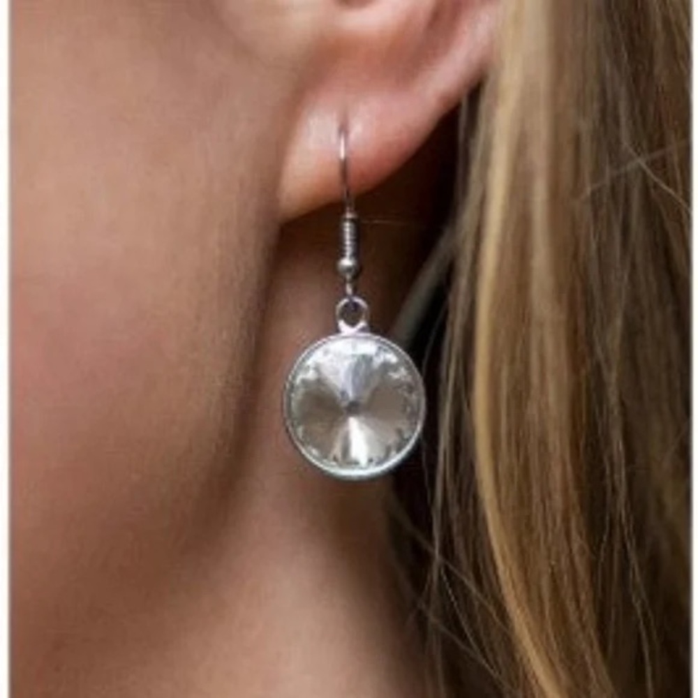 Elegant Hanging Single Stone Drop Earrings - Silver